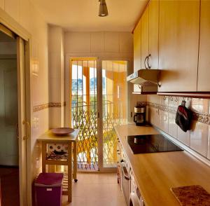 Virtuvė arba virtuvėlė apgyvendinimo įstaigoje Penthouse beach apartment