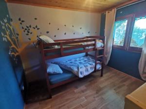 Двухъярусная кровать или двухъярусные кровати в номере Ti Kazenboi