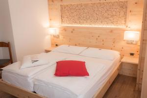 Voodi või voodid majutusasutuse Garni Le Prealpi toas