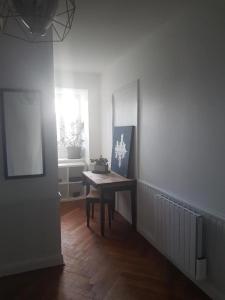 TV a/nebo společenská místnost v ubytování ATELIER ART DECHO