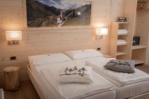 Tempat tidur dalam kamar di Garni Le Prealpi