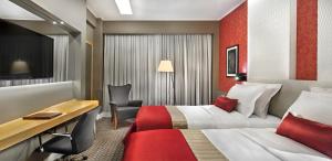 a hotel room with a bed and a desk at Ramada Plaza by Wyndham Eskisehir in Eskisehir