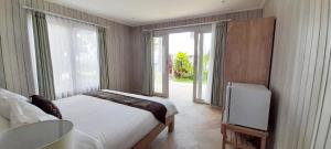 Katil atau katil-katil dalam bilik di Villa Lumbung +10 gambar