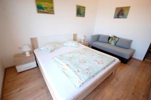 Posteľ alebo postele v izbe v ubytovaní Apartment Karabaic by El-Pi Tours