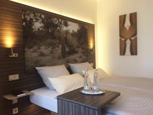 Una cama o camas en una habitación de Gieschens Hotel 19 fotos más