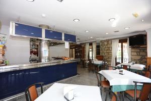 Kuchyň nebo kuchyňský kout v ubytování Hotel El Tilo