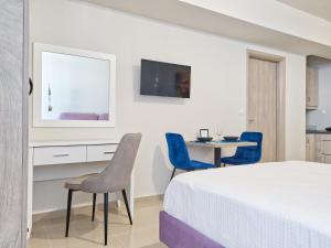 Posteľ alebo postele v izbe v ubytovaní Epipleon Luxury Suites -104- Δωμάτιο 35τμ με βεράντα 35τμ μπροστά στη θάλασσα