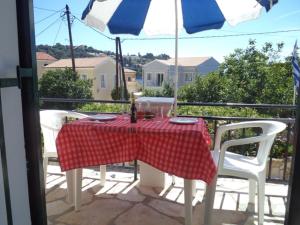 A balcony or terrace at Nikolas Apartments Kalami bay
