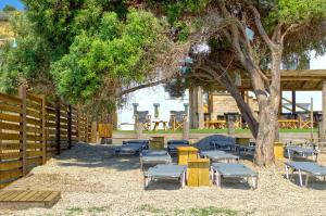 Fotografia z galérie ubytovania Epipleon Luxury Suites -104- Δωμάτιο 35τμ με βεράντα 35τμ μπροστά στη θάλασσα v destinácii Nafpaktos