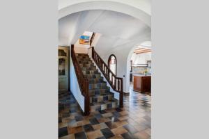 Imagen de la galería de Villa Velissarios: wonderful villa next to beach, en Aegina Town