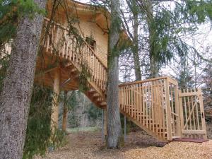 a wooden staircase leading up to a tree house at Baumhaus Hotel Voglsam in Schönau