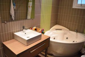 Koupelna v ubytování Villa in Elassona-Βίλα στην Ελασσόνα