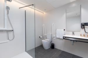 Koupelna v ubytování Arena Zone Hotel