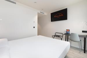 TV a/nebo společenská místnost v ubytování Arena Zone Hotel + 37 fotografií