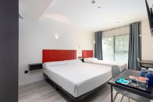 Postel nebo postele na pokoji v ubytování Arena Zone Hotel