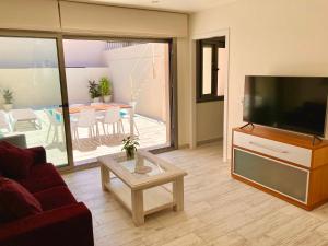 Zona d'estar a Casa Mediterránea con piscina privada en Palamós