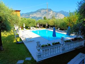 The swimming pool at or close to Hotel Villa Isabella