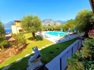 The swimming pool at or close to Hotel Villa Isabella