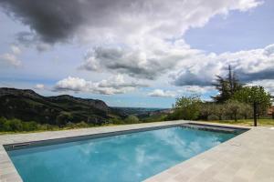 Bazén v ubytování Relais Mevigo - Casa Padronale nebo v jeho okolí