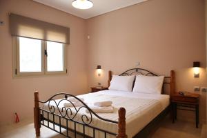 Ліжко або ліжка в номері Lefkada Dikran's Guest House