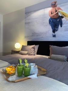 SURF HOUSE DREAMERS COAST tesisinde bir odada yatak veya yataklar