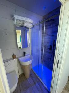 A bathroom at Karpa House
