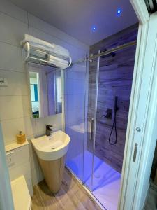 A bathroom at Karpa House