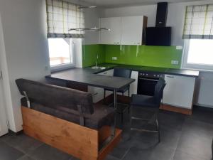 Kuchyňa alebo kuchynka v ubytovaní Haus Santner