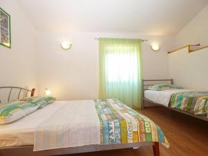 Postel nebo postele na pokoji v ubytování Apartments Klaudio 1318