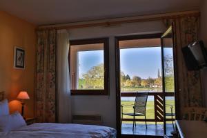 Postel nebo postele na pokoji v ubytování Hotel Saint-Hubert