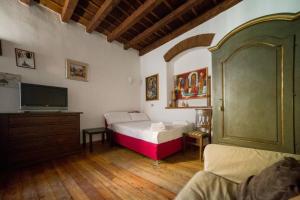 Posteľ alebo postele v izbe v ubytovaní HBHALL Navigli 2 Apartment