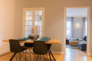Confort Appartement 110 m² CleanNcosy Toulouse Hypercentre的休息区