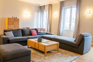 Confort Appartement 110 m² CleanNcosy Toulouse Hypercentre的休息区