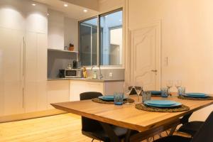 Confort Appartement 110 m² CleanNcosy Toulouse Hypercentre的厨房或小厨房