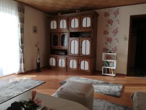 Χώρος καθιστικού στο Ferienwohnung Heidelsteinblick