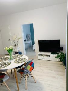 Televízia a/alebo spoločenská miestnosť v ubytovaní Apartament Walczaka 15 MIEJSCE PARKINGOWE