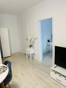 Televízia a/alebo spoločenská miestnosť v ubytovaní Apartament Walczaka 15 MIEJSCE PARKINGOWE
