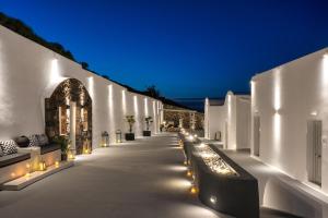 a lit up courtyard at night with lights at Siete Mares Luxury Suites in Imerovigli