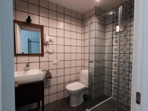 Phòng tắm tại Capra Hotel Kazbegi