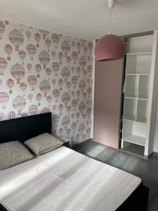 a bedroom with a bed and a wall with hearts at Appartement Bastia Centre in Bastia
