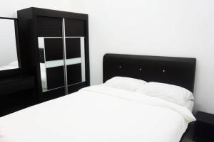 a bedroom with a white bed and a mirror at Homestay Semenyih-Amabel Sweet Place in Semenyih +7 photos