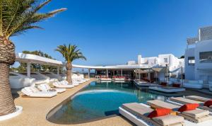 Bazén v ubytování Andronikos Hotel nebo v jeho okolí