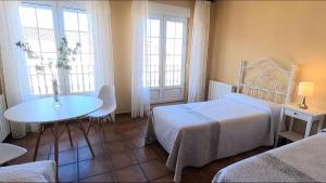 Postel nebo postele na pokoji v ubytování Hostal Santiago