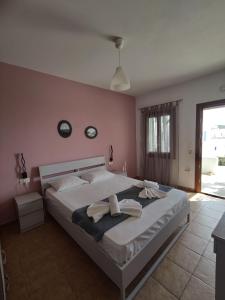 a bedroom with a large bed with towels on it at Marianthi Studios in Áno Meriá