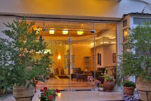 Vonkajšia záhrada v ubytovaní Hotel Ilion