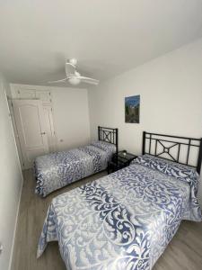 Postel nebo postele na pokoji v ubytování Escondite Real - Royal Hideaway - Vivienda con Fines Turísticos Hospital de San Miguel
