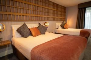 Łóżko lub łóżka w pokoju w obiekcie Hotel Doolin