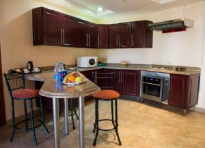 A kitchen or kitchenette at Swiss Inn Plaza Hotel