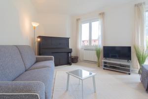 TV a/nebo společenská místnost v ubytování Acqua Chiara Apartment by Rent All Como