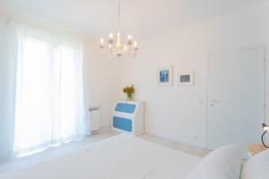 Postel nebo postele na pokoji v ubytování Acqua Chiara Apartment by Rent All Como